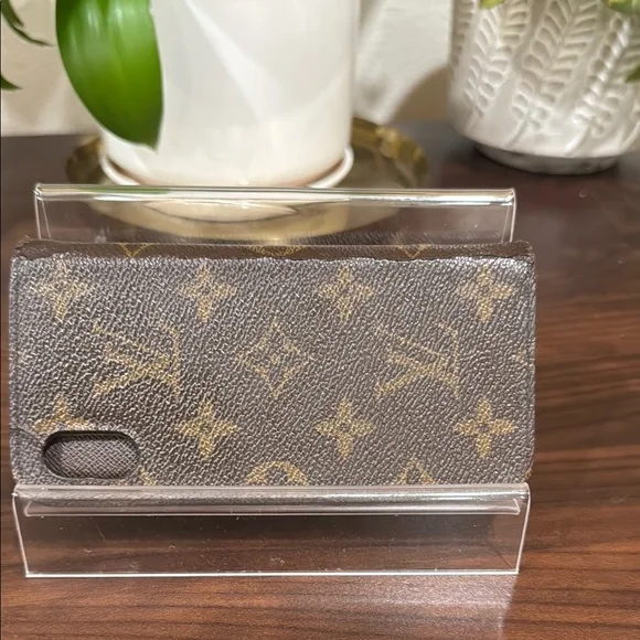 Louis Vuitton Brown Monogram Phone Case - Picture 9 of 9